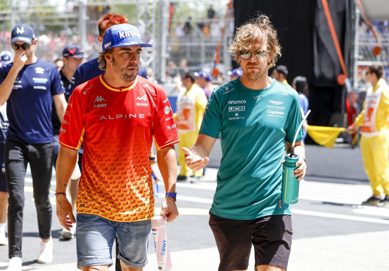 Fernando Alonso y Sebastian Vettel, piloto de Aston Martin hasta el final de la presente temporada, en Montmeló esta temporada. 