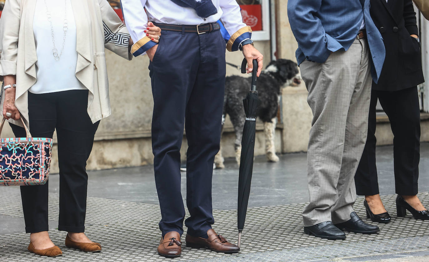 Fotos: Turistas bajo la lluvia asturiana