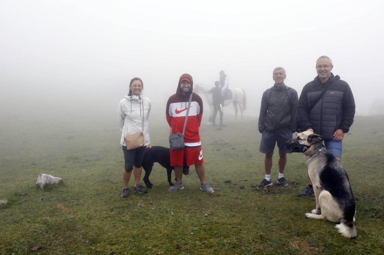 Mari Carmen Rodríguez, Carlos Tello, Juan Carlos Tello y Antonio Rodríguez, turistas alicantinos. 