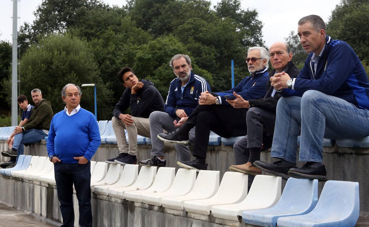 Jesús Martínez contemplando el últiimo entrenamiento del la pretemporada