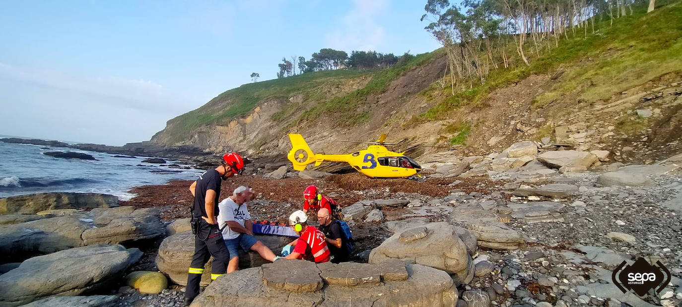 Rescatado un hombre con un esguince en la zona de las huellas de dinosaurio en Ribadesella