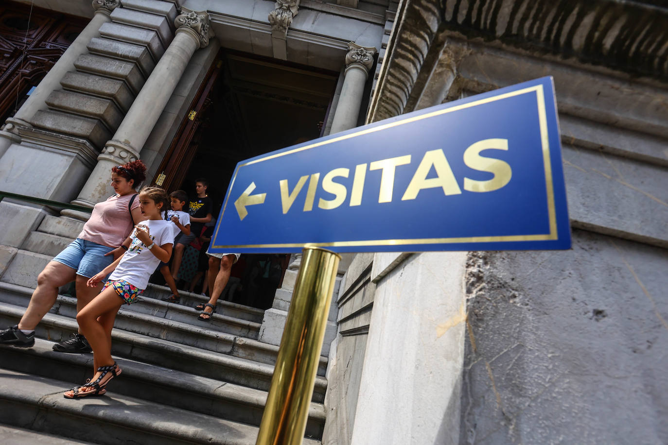 Fotos: Casi 300 personas visitan la Junta General del Principado