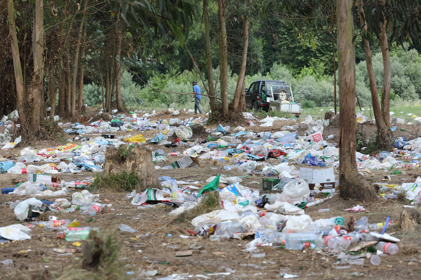 Fotos: El día después del Xiringüelu: &#039;tesoros&#039; para la estufa y 44 toneladas de basura