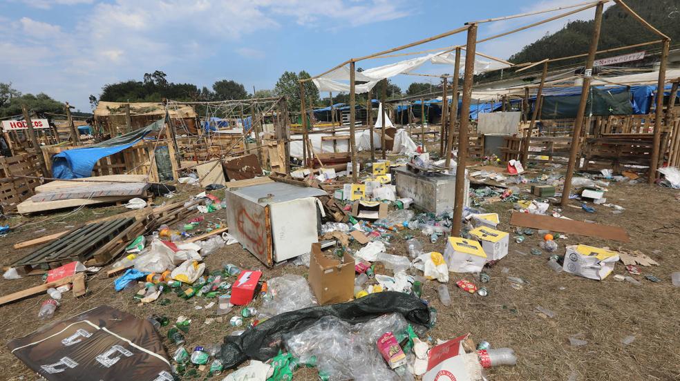 El día después del Xiringüelu: 'tesoros' para la estufa y 44 toneladas de basura