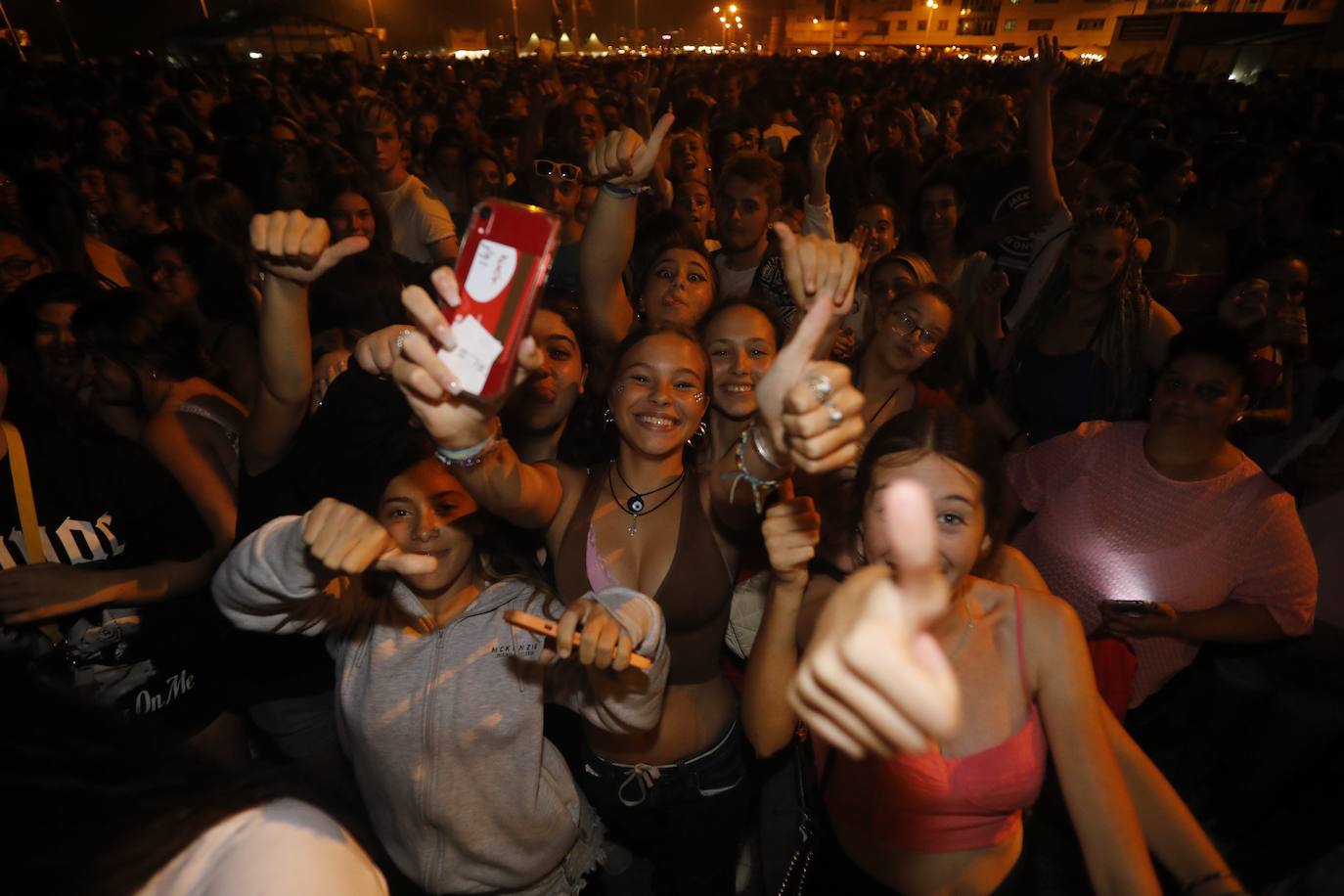 Fotos: Poniente se convierte en una macrodiscoteca