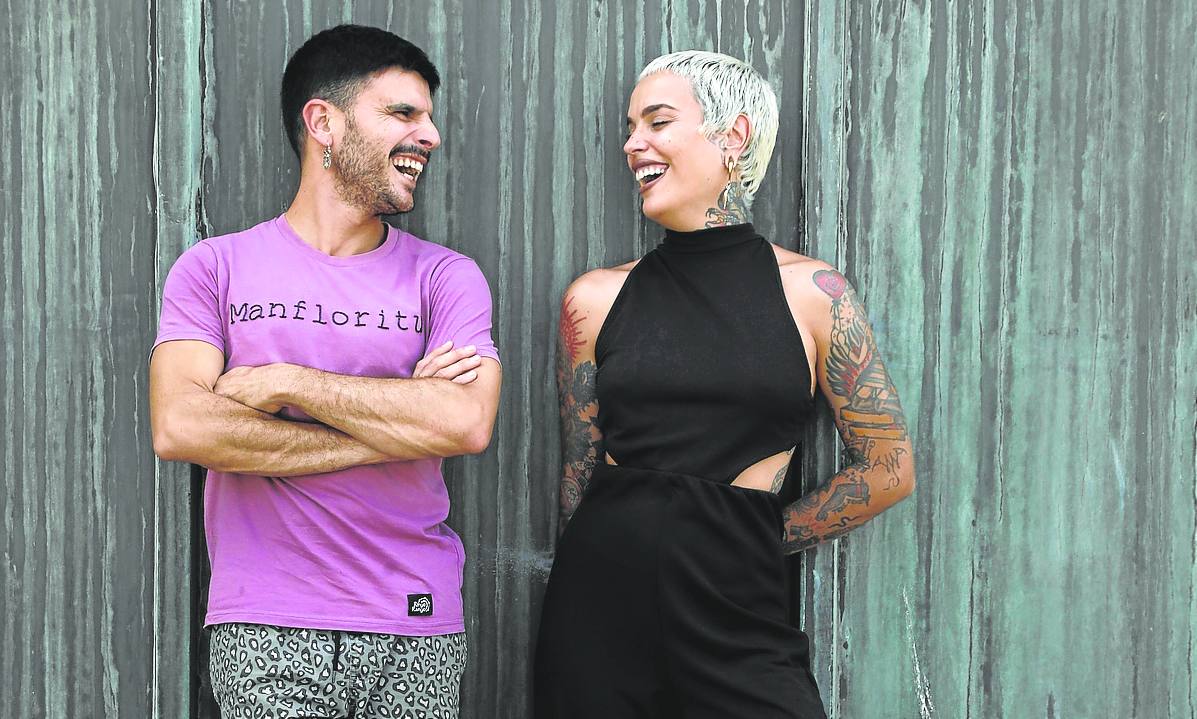 Los artistas conversaron animadamente sobre su trabajo y sus proyectos.