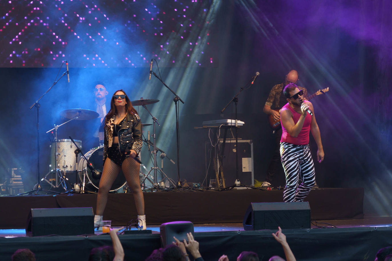 Mucho humor. Ladilla Rusa derrochó energía y performance durante su actuación. 