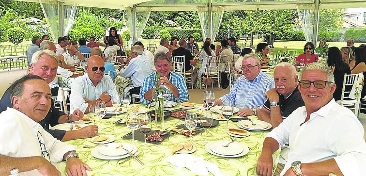 Falo Ferri, Silvino Urizar, Santiago Ares, Augusto Iriarruzaga, Gerardo Aguirre, Jaime Ramón y Félix Díaz, en la comida de Villa María.