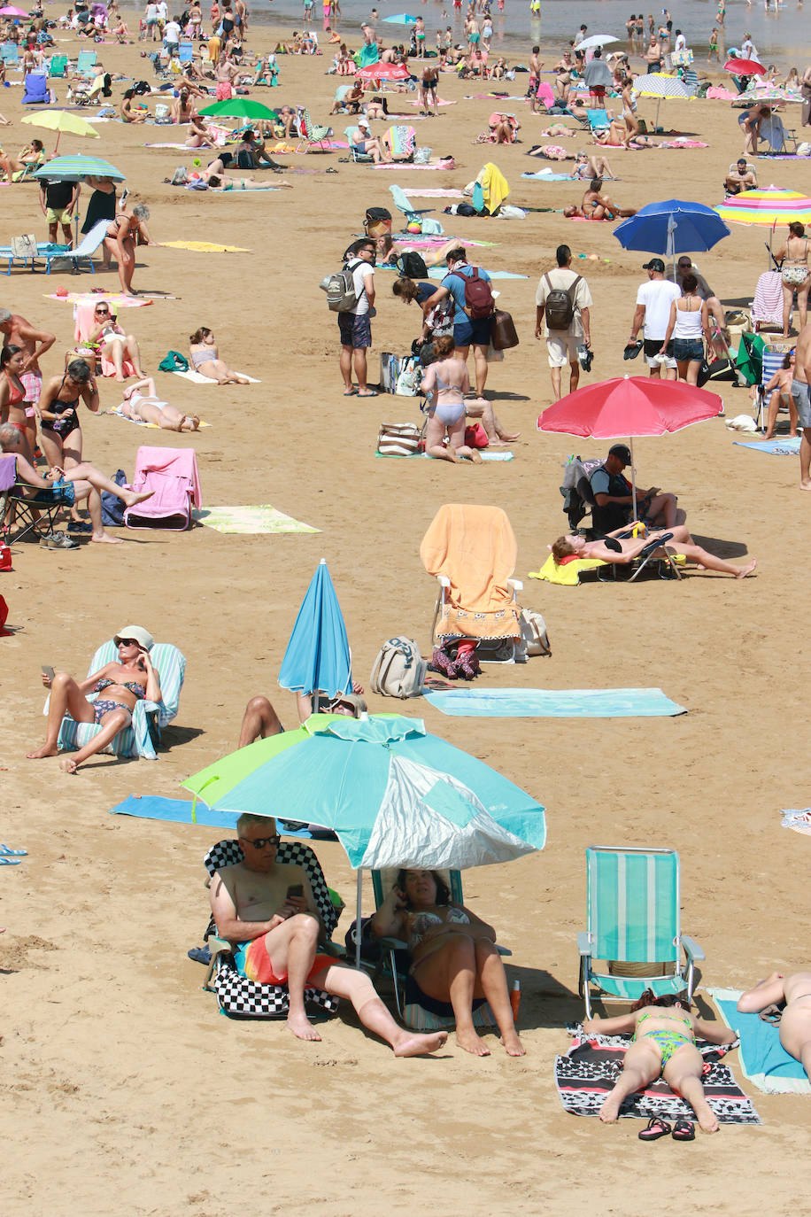 Fotos: El turismo y el buen tiempo llenan las localidades asturianas