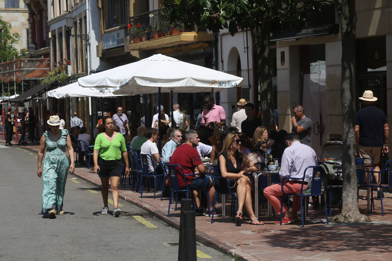 Fotos: El turismo y el buen tiempo llenan las localidades asturianas