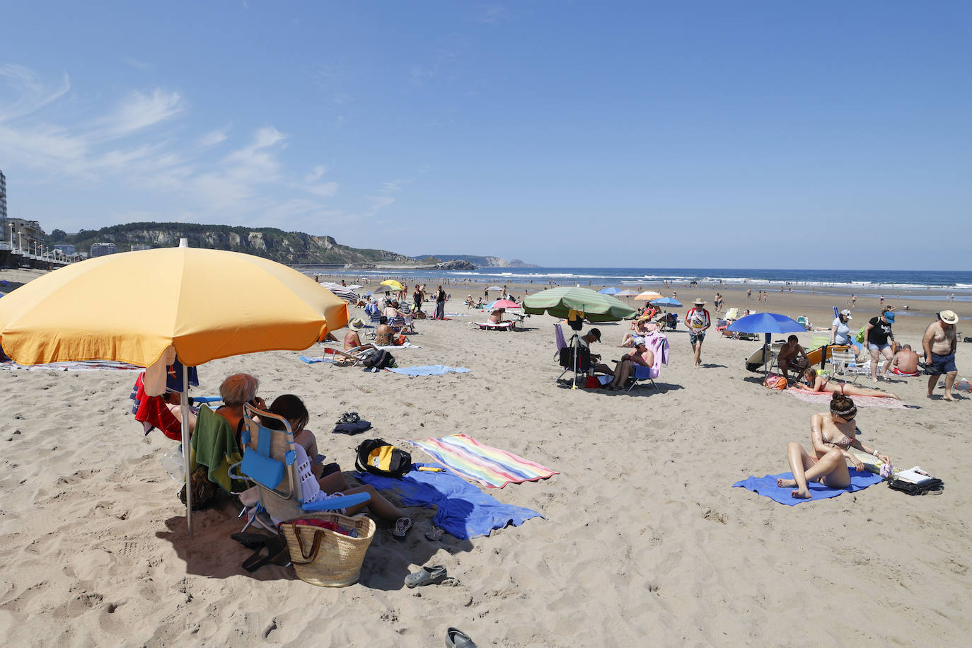 Fotos: El turismo y el buen tiempo llenan las localidades asturianas
