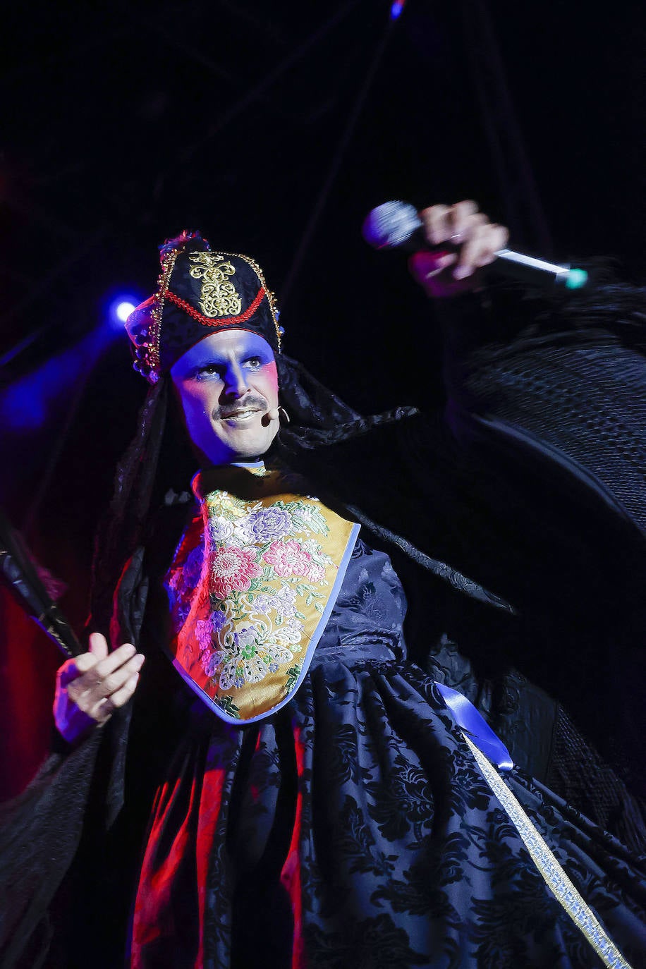 Fotos: Fiestón con zarzuela de Rodrigo Cuevas