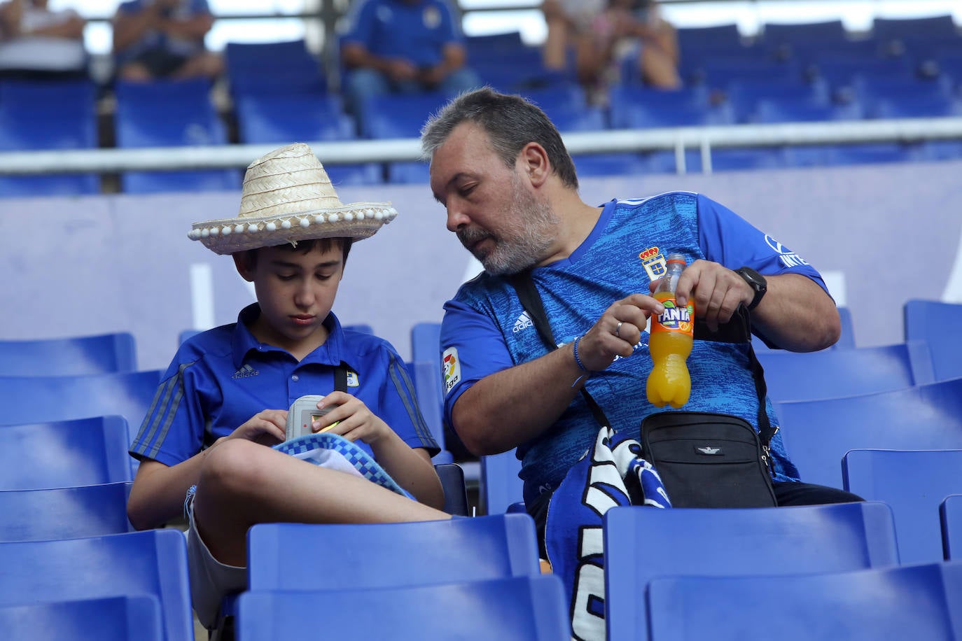 Fotos: ¿Estuviste en el Real Oviedo - Andorra? ¡Búscate en el Tartiere!