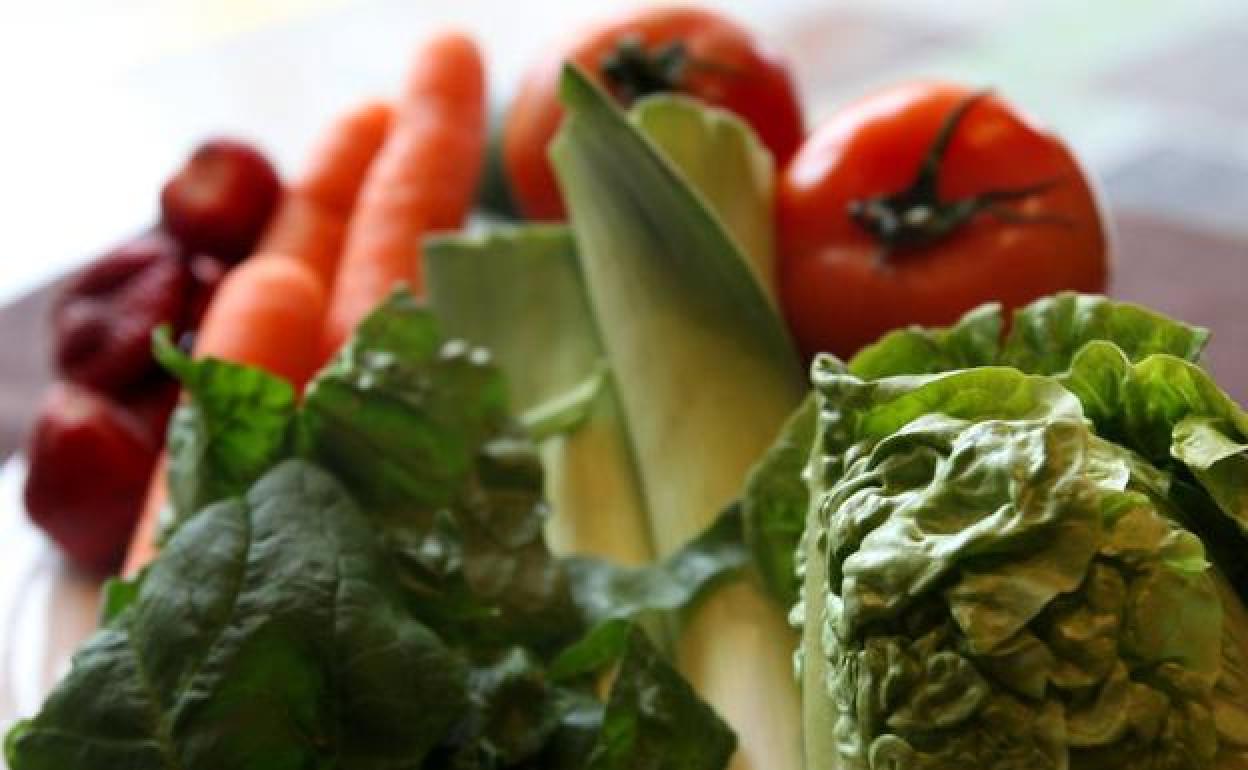 Las mujeres vegetarianas sufren, a largo plazo, un mayor riesgo de romperse las caderas frente a aquellas que integran la carne en su dieta 