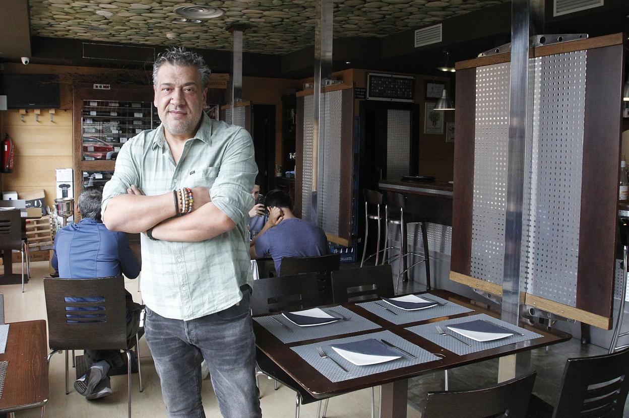 Juanjo Solar, en el comedor de El Solar del Marqués.