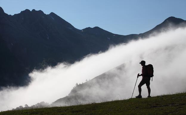 Los consejos de la OCU a tener en cuenta antes de salir a la montaña