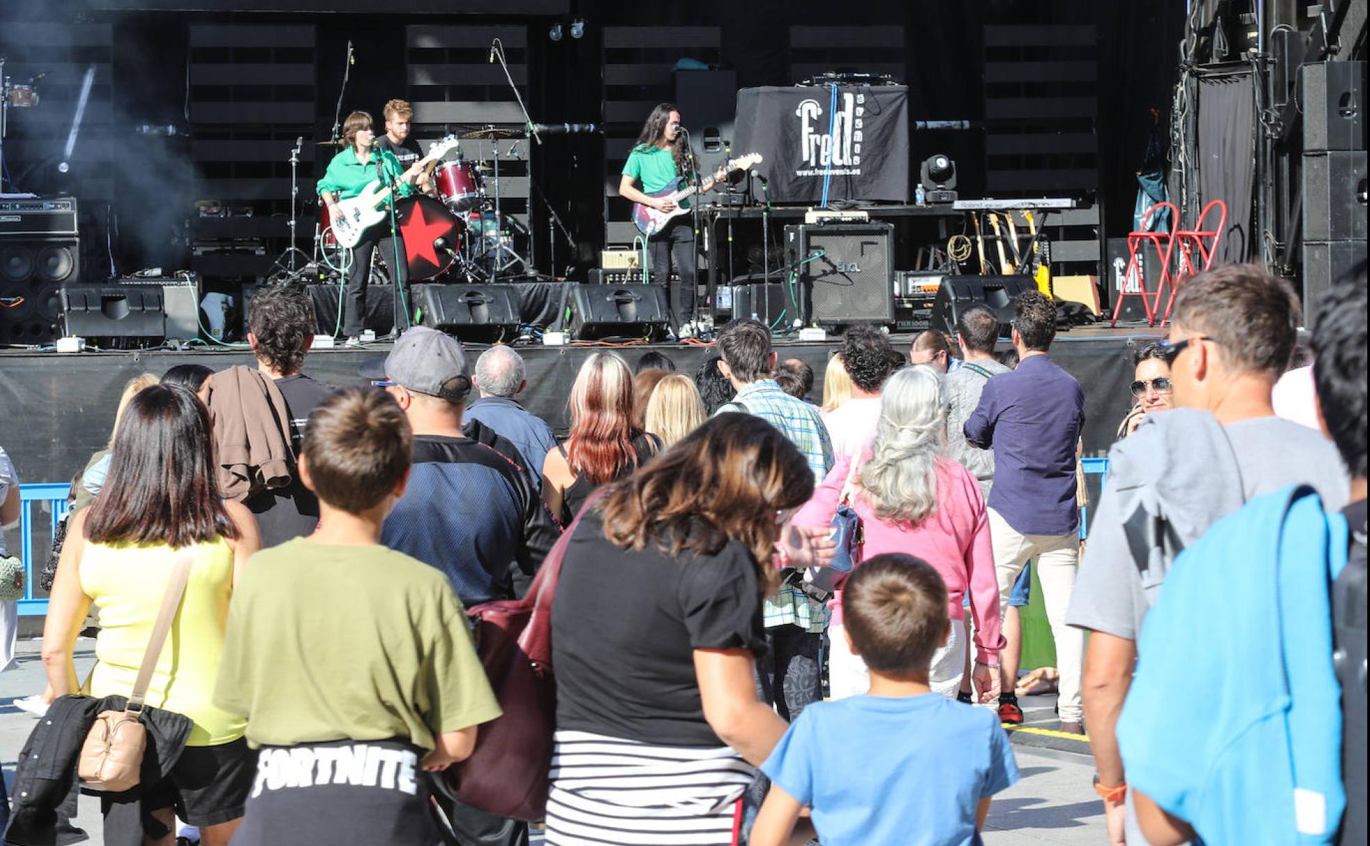 El festival contó ayer con numeroso público en la plaza de España