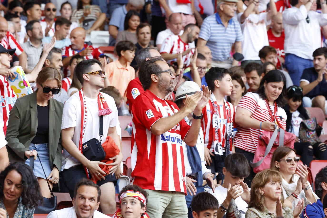 Fotos: ¿Estuviste en el Sporting - Andorra? ¡Búscate!