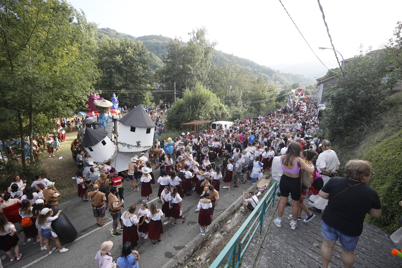 Fotos: Monumental fiesta al agua en el Descenso Folclórico del Nalón