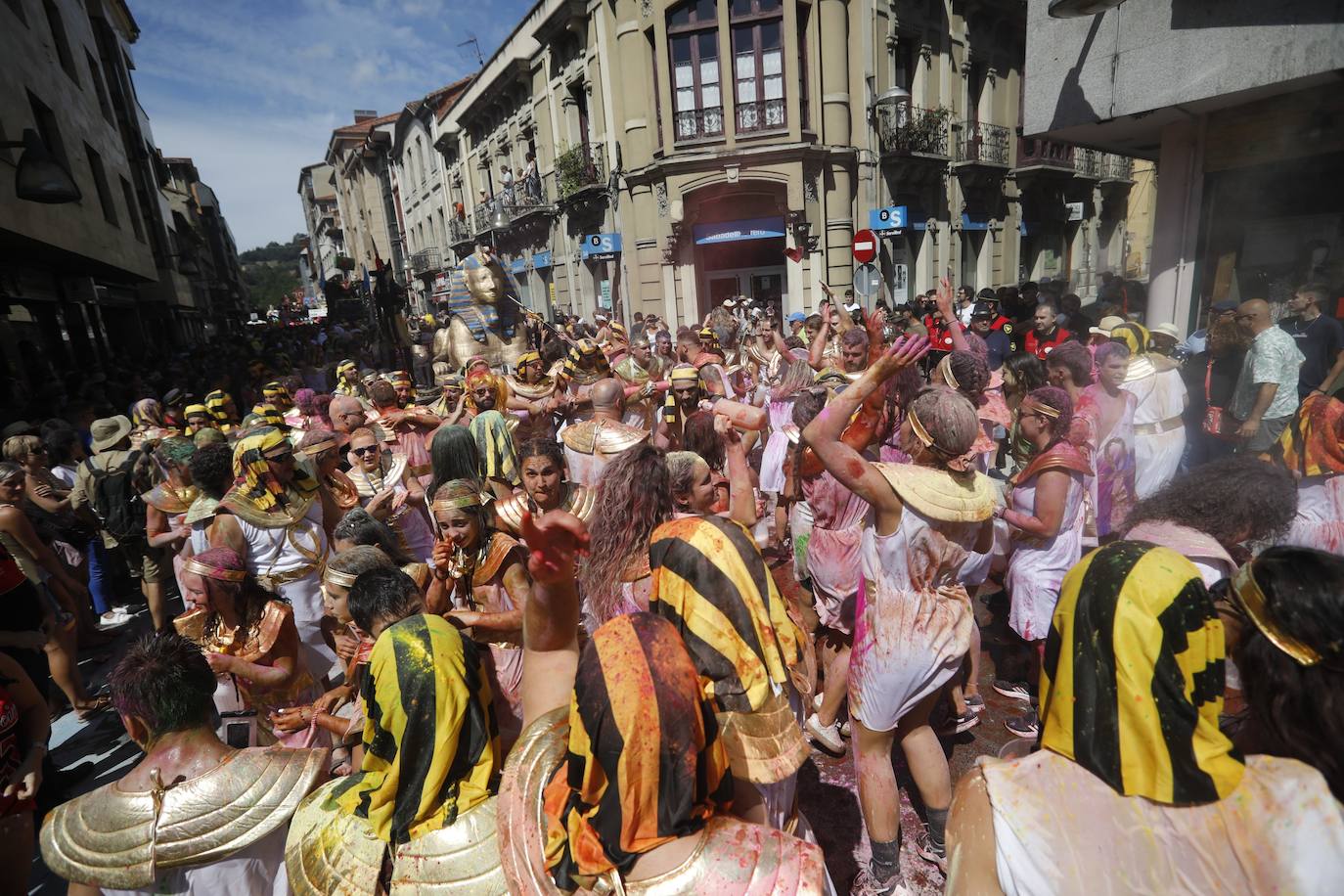 Fotos: Monumental fiesta al agua en el Descenso Folclórico del Nalón