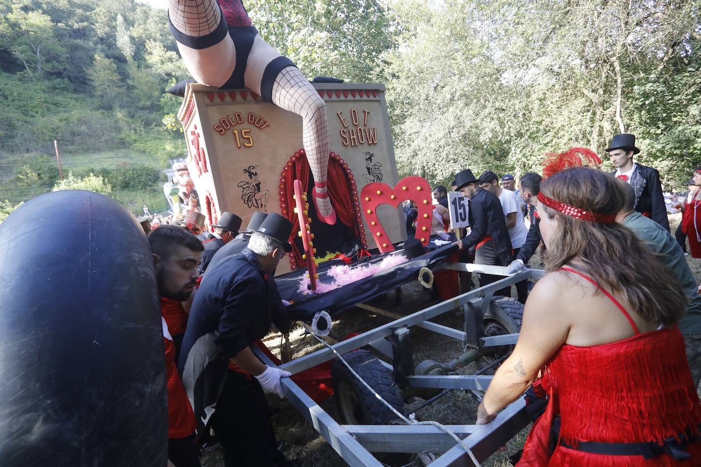 Fotos: Monumental fiesta al agua en el Descenso Folclórico del Nalón