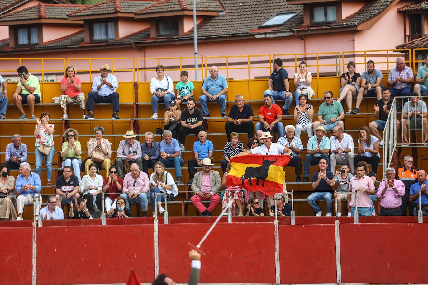 Fotos: Tensión y toros en Benia de Onís