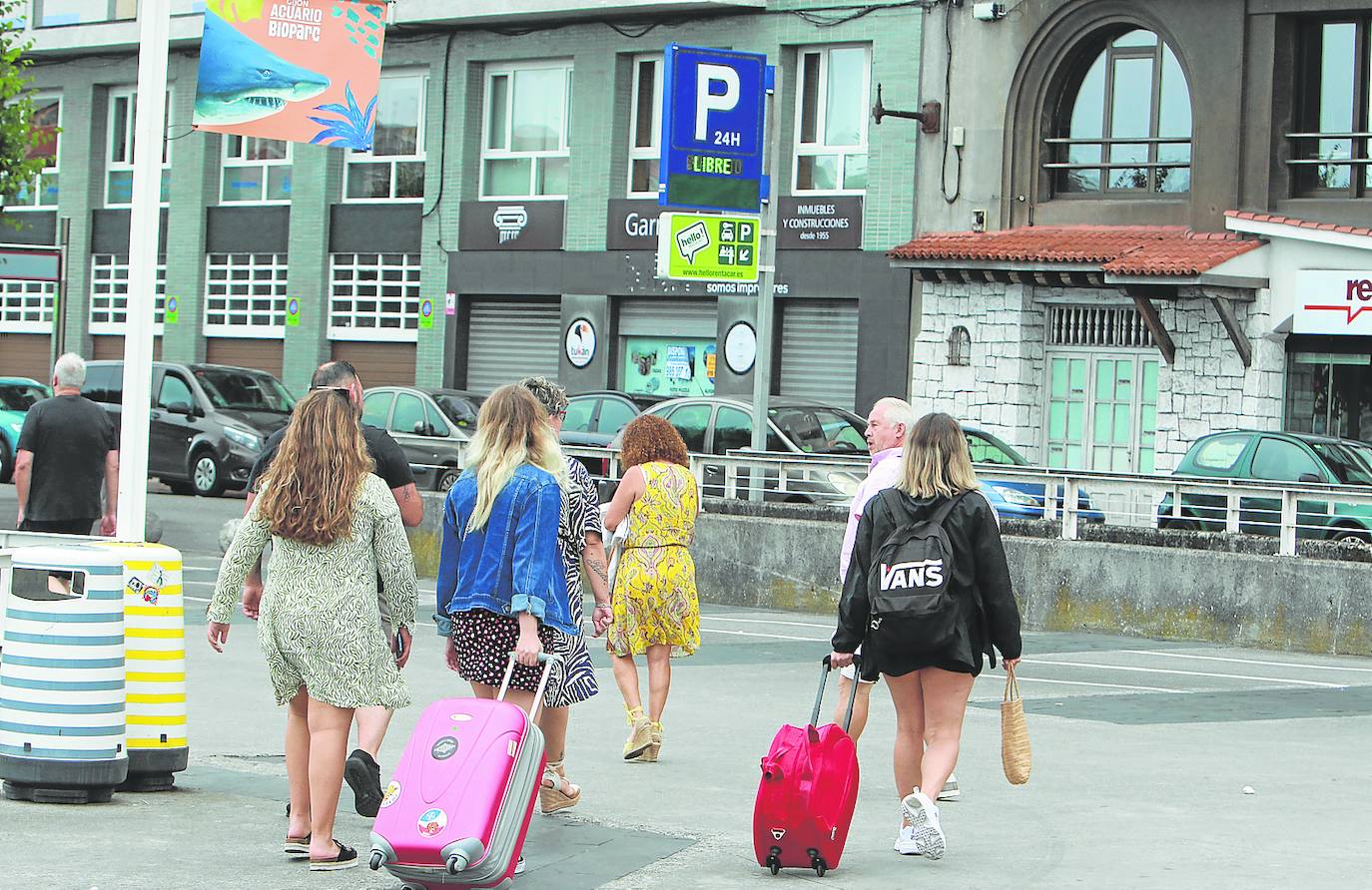 Los alojamientos bajan los precios para frenar la recesión turística que prevén para el otoño