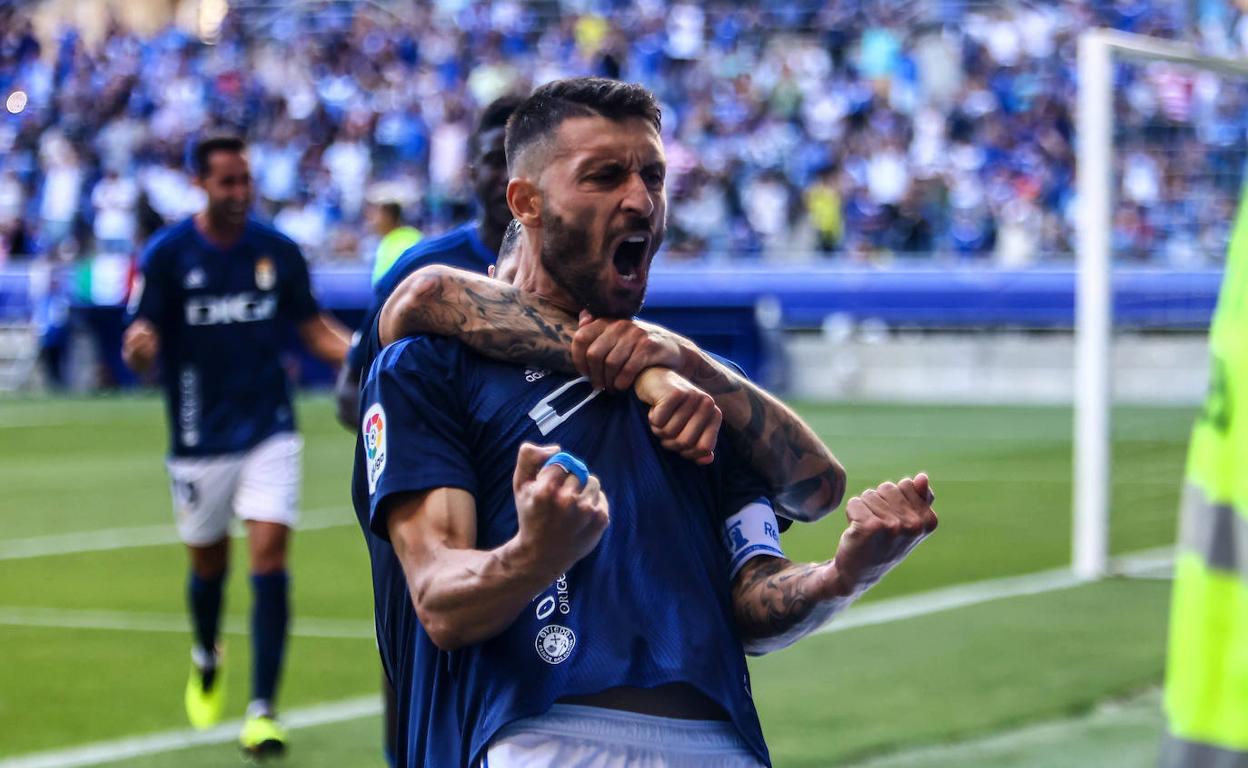 El delantero Borja Bastón celebra con rabia su gol. 