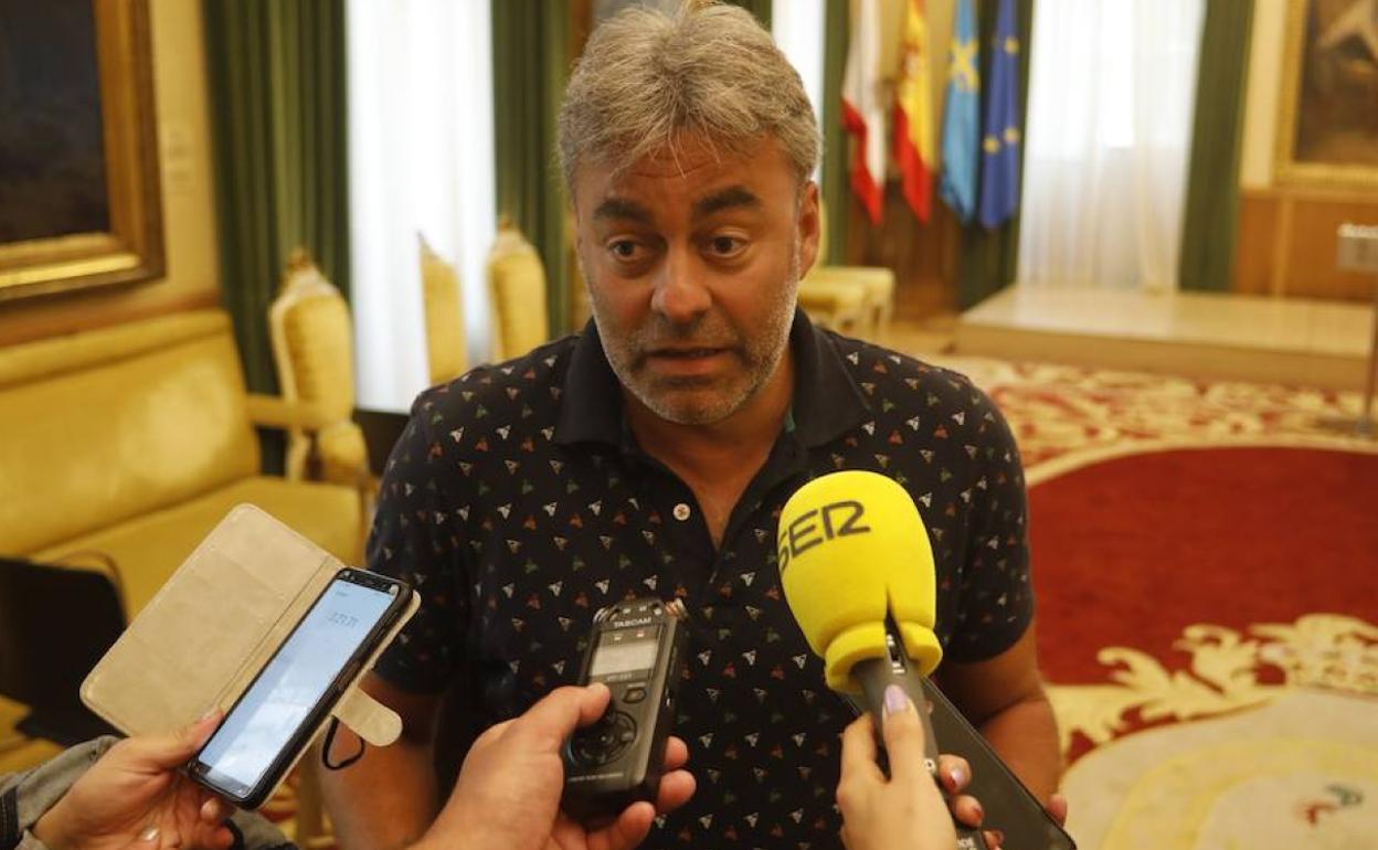 José Ramón Tuero atendió a los medios en el Ayuntamiento. 