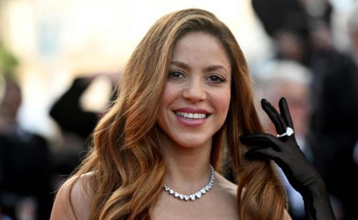 Shakira estaría muy enfadada al ver a padre de sus hijos con su novia en público.