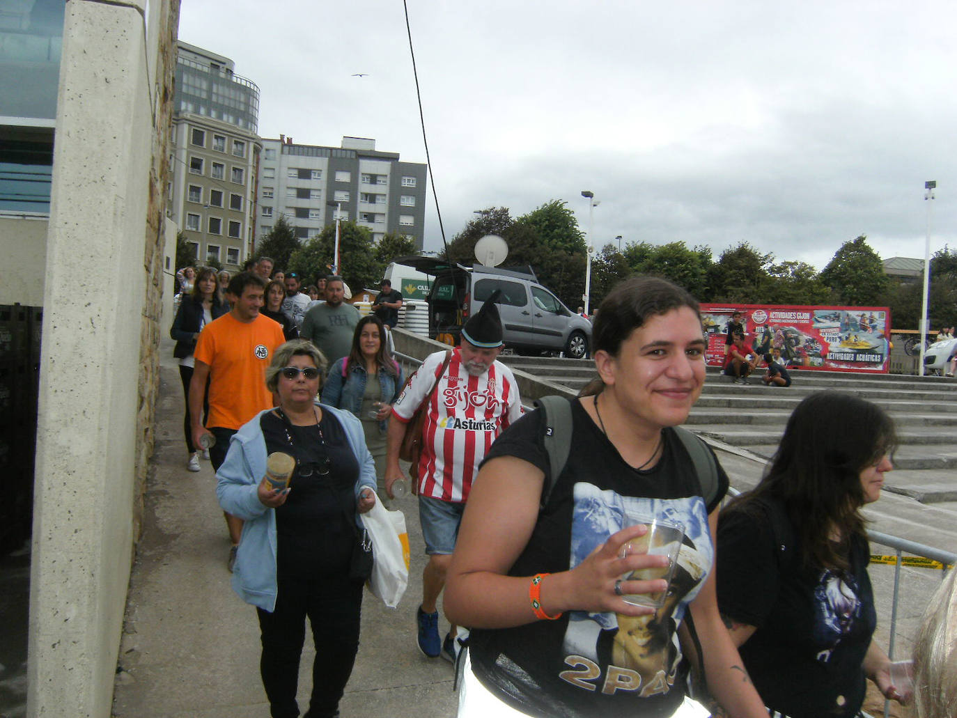 Fotos: ¿Estuviste en el récord mundial de escanciado de sidra de Gijón? ¡Búscate! (2)