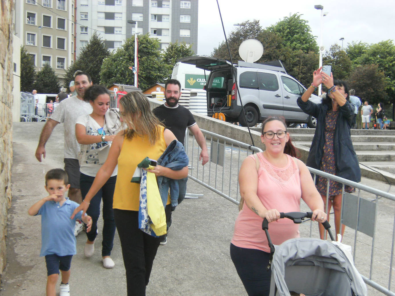 Fotos: ¿Estuviste en el récord mundial de escanciado de sidra de Gijón? ¡Búscate! (2)