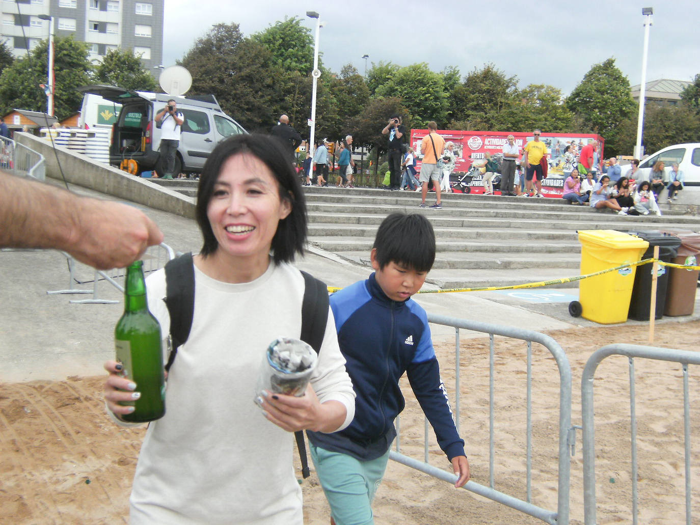 Fotos: ¿Estuviste en el récord mundial de escanciado de sidra de Gijón? ¡Búscate! (2)