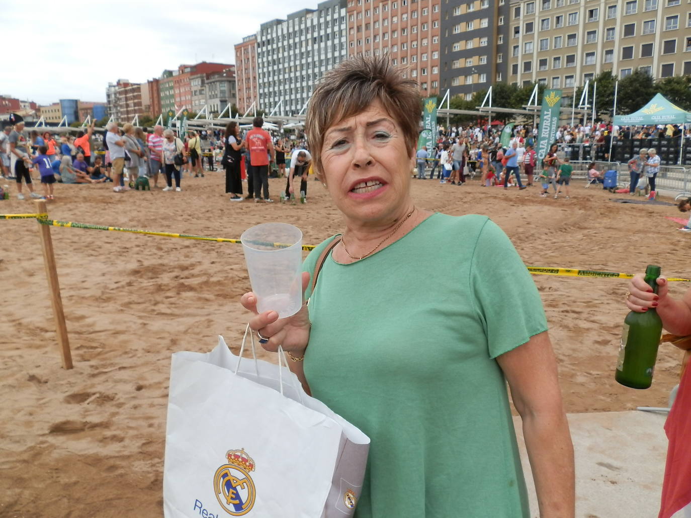 Fotos: ¿Estuviste en el récord mundial de escanciado de sidra de Gijón? ¡Búscate! (3)