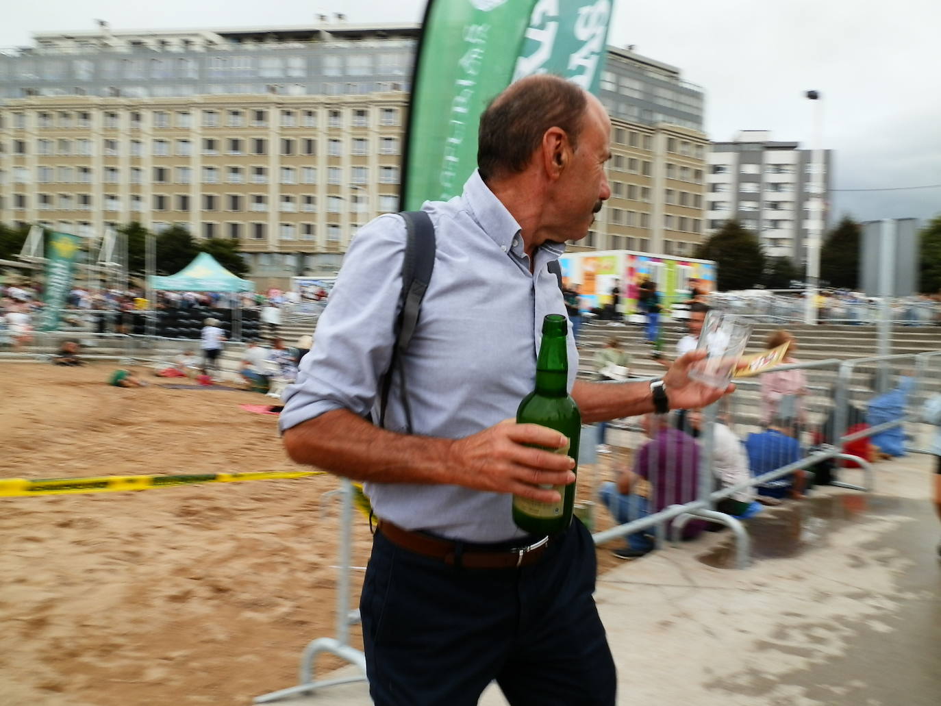 Fotos: ¿Estuviste en el récord mundial de escanciado de sidra de Gijón? ¡Búscate! (3)