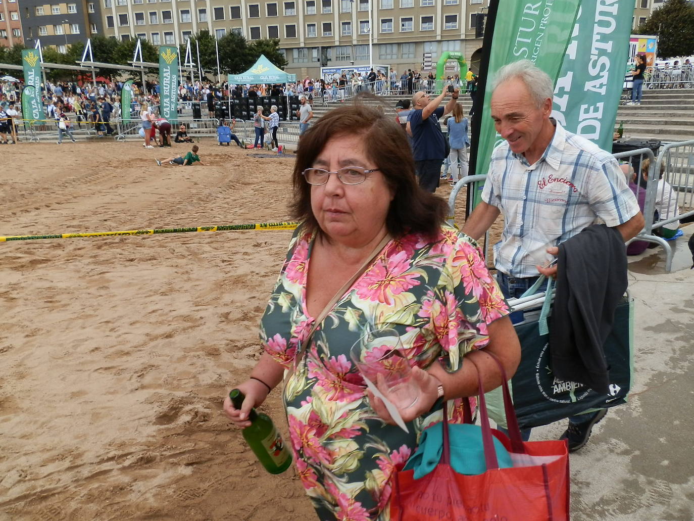 Fotos: ¿Estuviste en el récord mundial de escanciado de sidra de Gijón? ¡Búscate! (3)