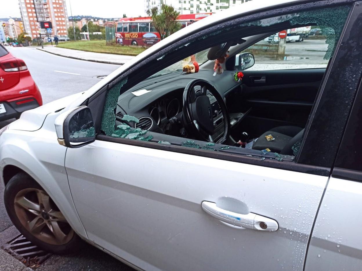 Vandalismo contra varios coches en La Luz