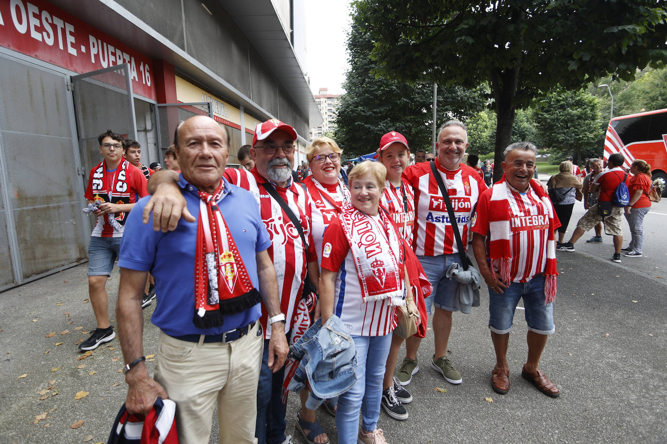 Fotos: ¿Estuviste en el Sporting - Burgos? ¡Búscate!