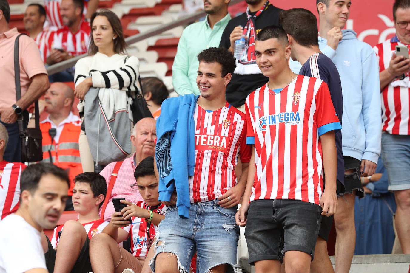 Fotos: ¿Estuviste en el Sporting - Burgos? ¡Búscate!