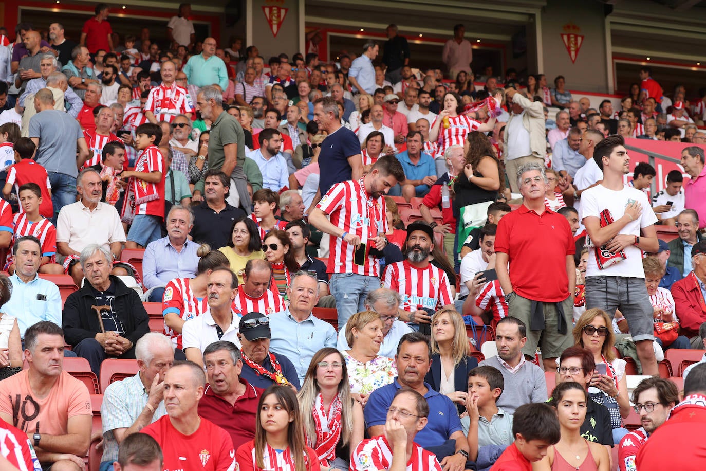 Fotos: ¿Estuviste en el Sporting - Burgos? ¡Búscate!