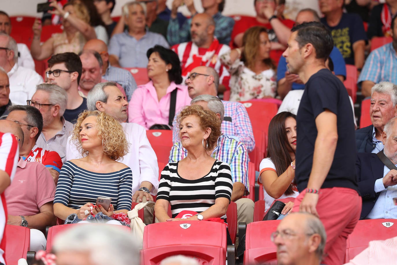 Fotos: ¿Estuviste en el Sporting - Burgos? ¡Búscate!