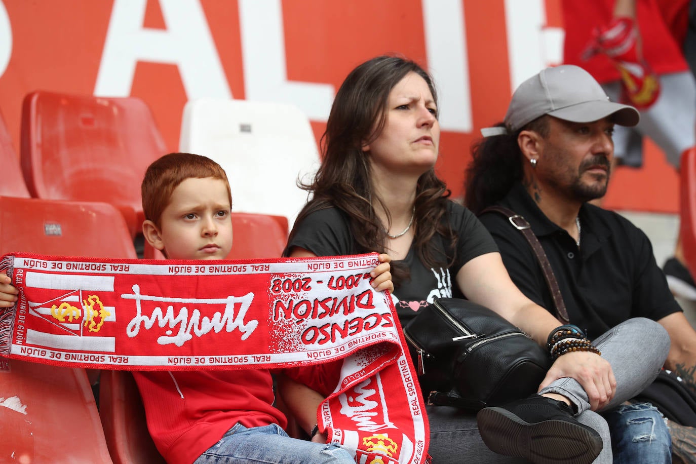 Fotos: ¿Estuviste en el Sporting - Burgos? ¡Búscate!