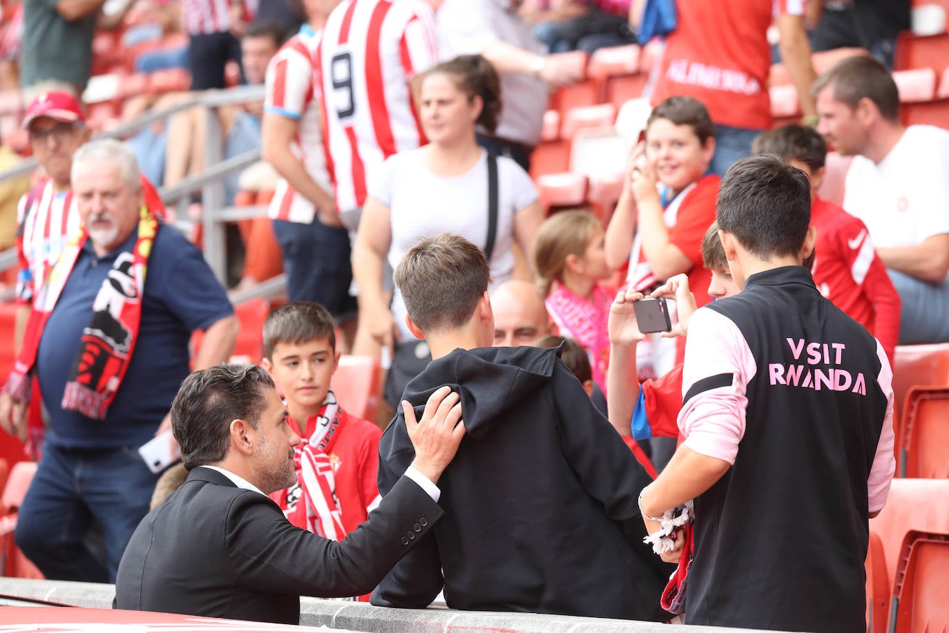 Fotos: ¿Estuviste en el Sporting - Burgos? ¡Búscate!