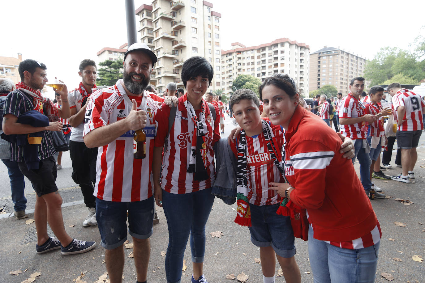 Fotos: ¿Estuviste en el Sporting - Burgos? ¡Búscate!