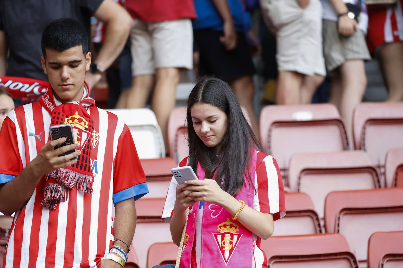 Fotos: ¿Estuviste en el Sporting - Burgos? ¡Búscate!