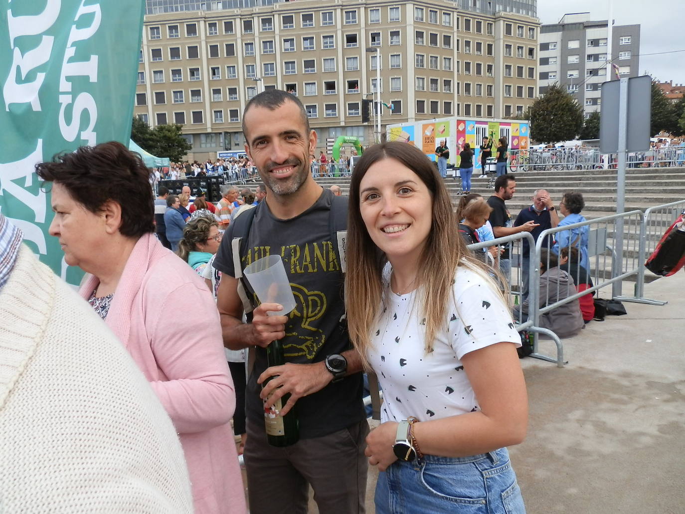 Fotos: ¿Estuviste en el récord mundial de escanciado de sidra de Gijón? ¡Búscate! (4)