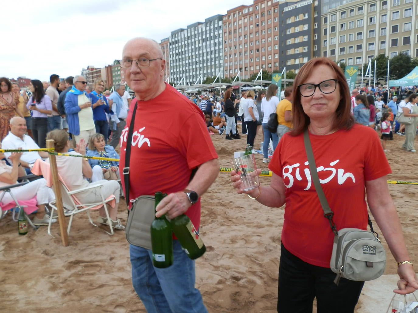 Fotos: ¿Estuviste en el récord mundial de escanciado de sidra de Gijón? ¡Búscate! (4)