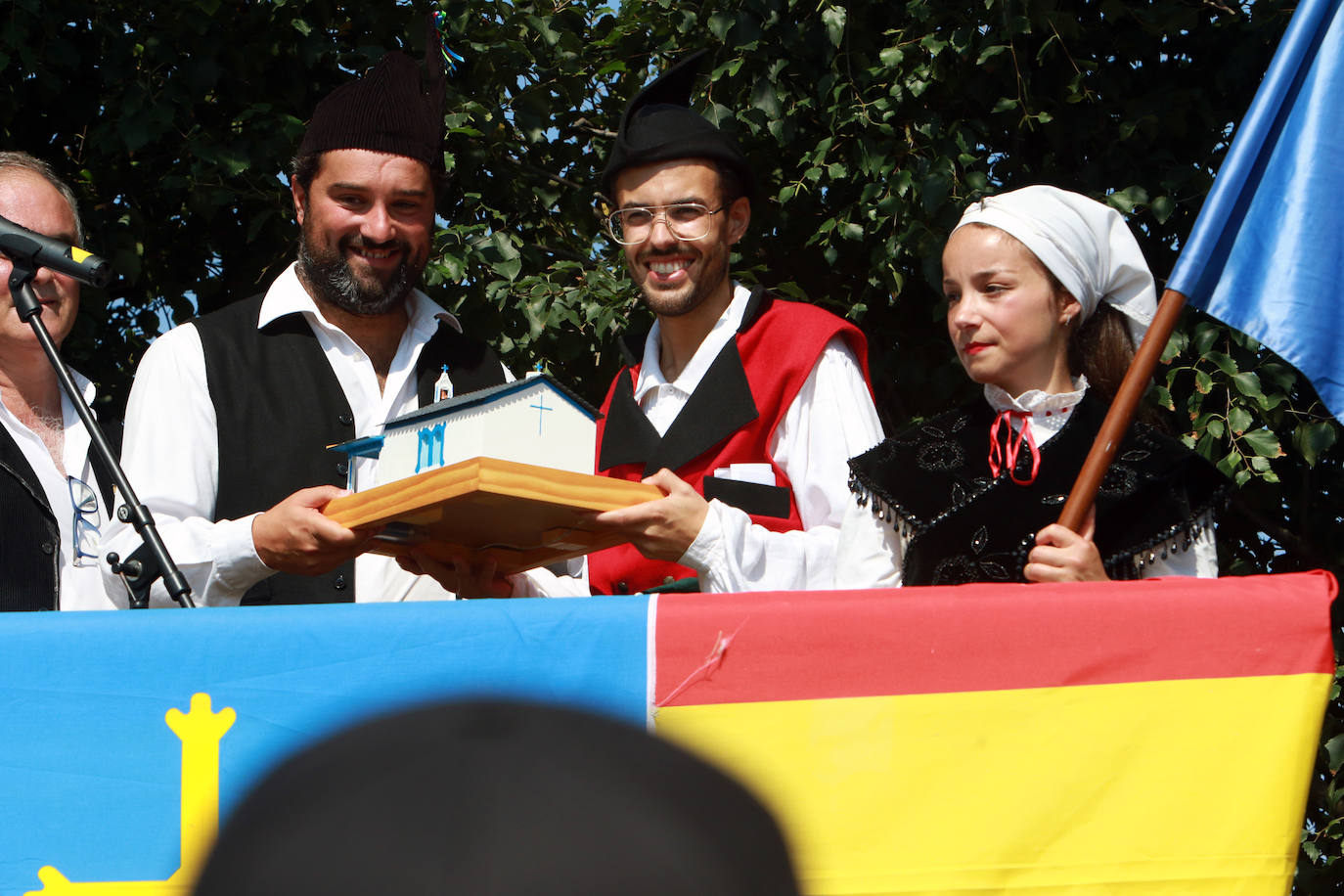 Fotos: Gran broche para las grandes fiestas de Asturias