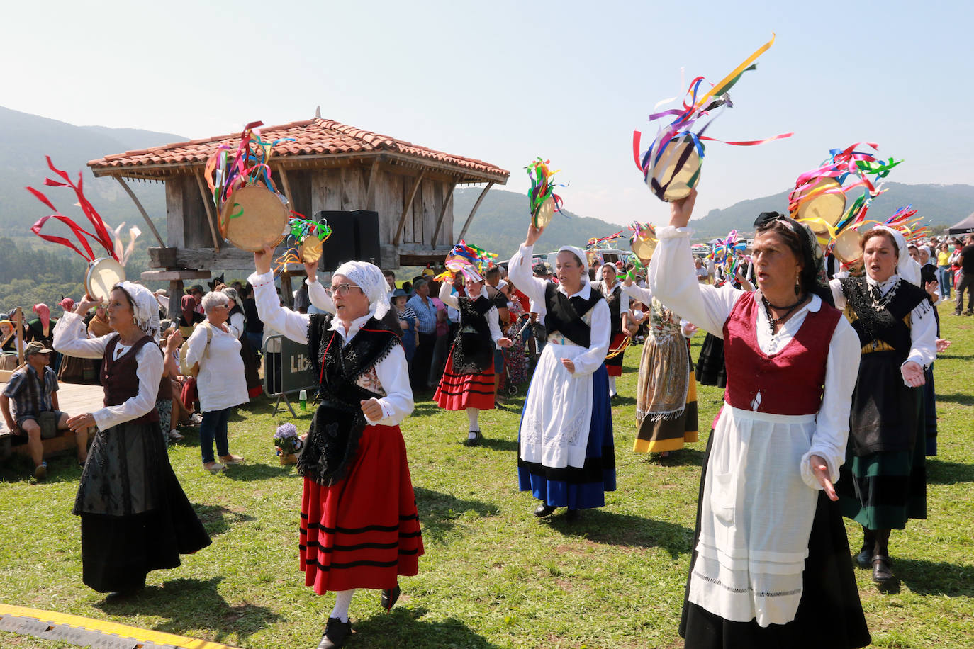 Fotos: Gran broche para las grandes fiestas de Asturias