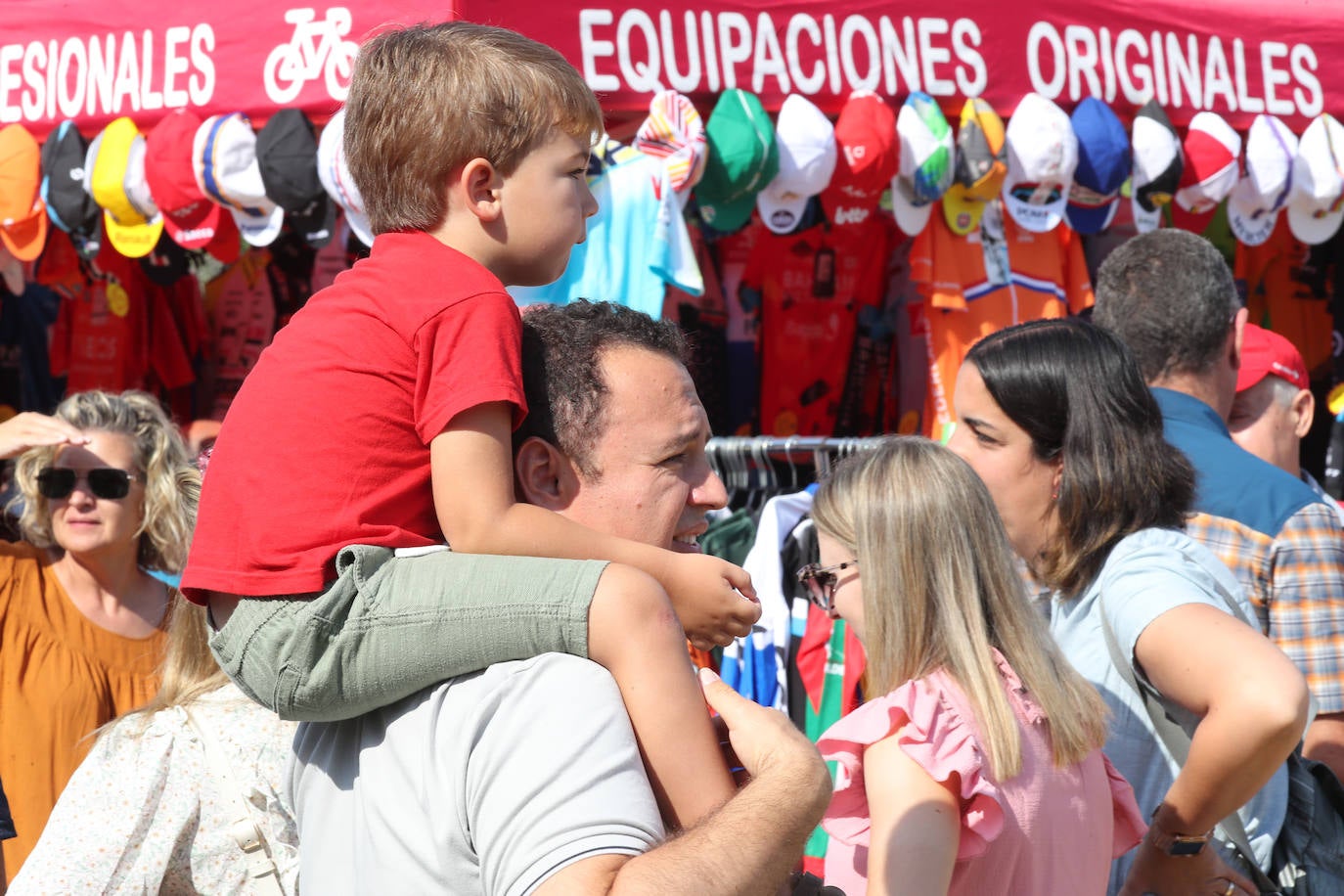 Fotos: Gran expectación en la última etapa asturiana de La Vuelta a España